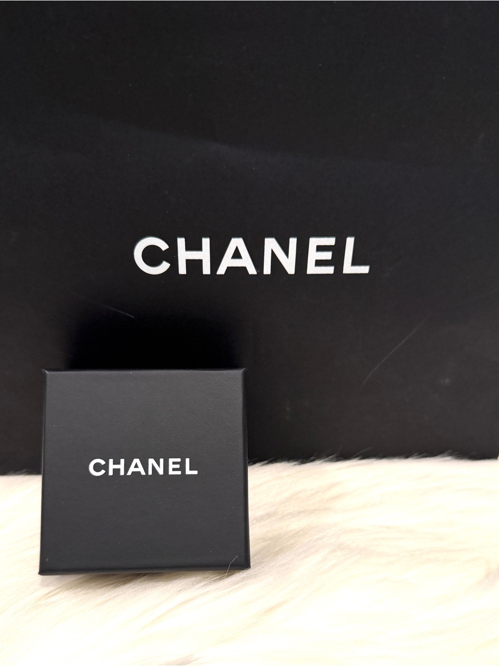 NEW Chanel Resin and Strass Metal Pearl Drop Earrings - Picture 11 of 11